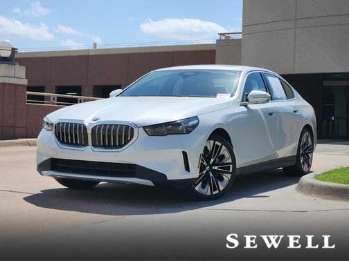 Mineral White Metallic 2026 BMW 530 i