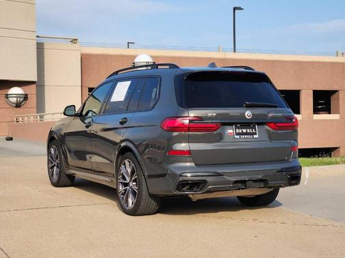 2022 BMW X7 M50i