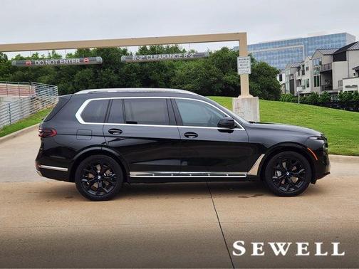 2025 BMW X7 xDrive40i