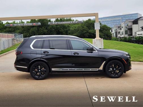 2025 BMW X7 xDrive40i
