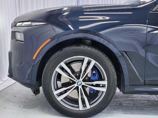 2025 BMW X7 M60i