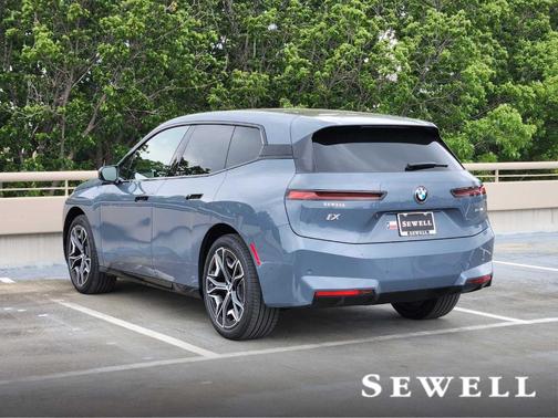 2026 BMW iX xDrive60