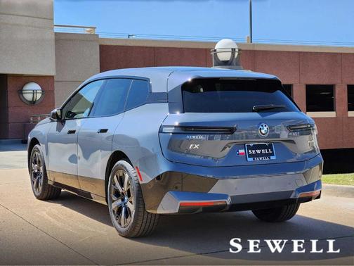 2025 BMW iX xDrive50