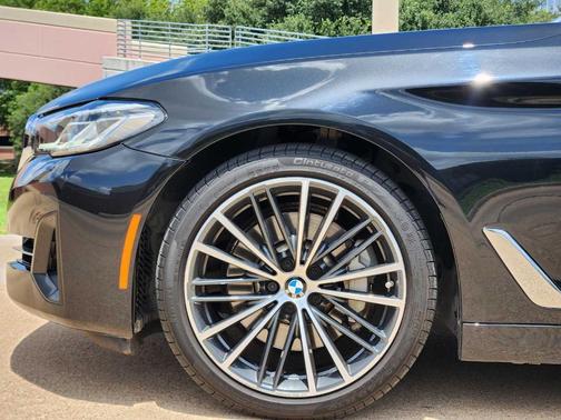 2022 BMW 530 i