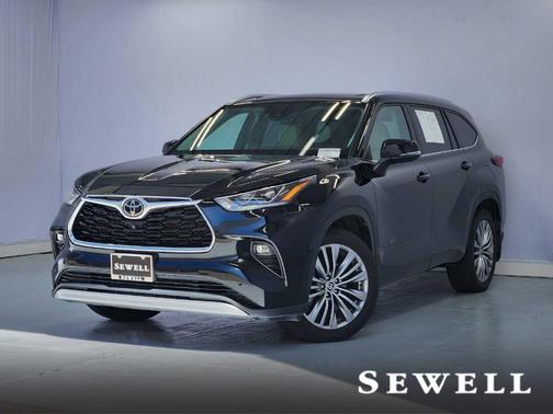 Midnight Black Metallic 2021 Toyota Highlander Platinum