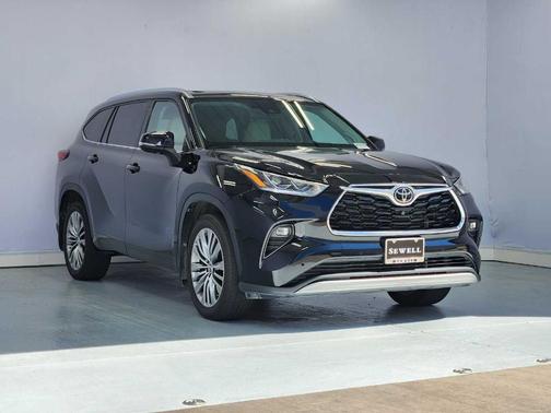 Midnight Black Metallic 2021 Toyota Highlander Platinum