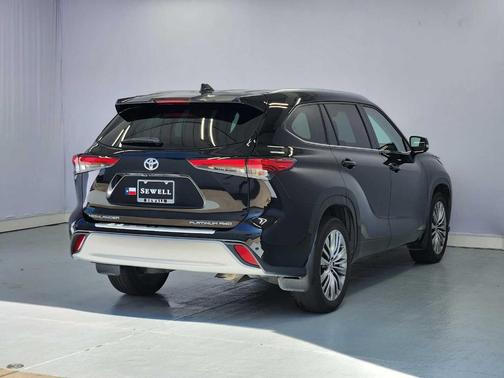 Midnight Black Metallic 2021 Toyota Highlander Platinum