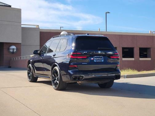 2025 BMW X7 M60i