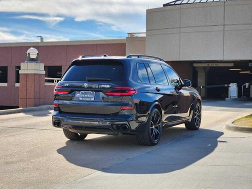 2025 BMW X7 M60i