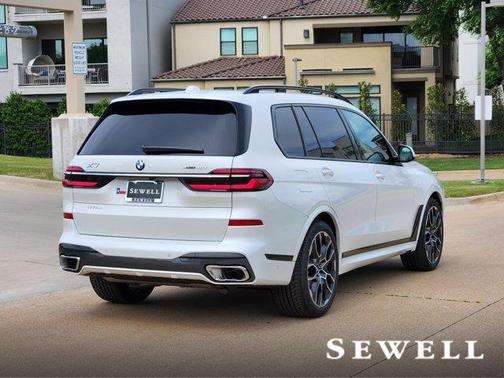2025 BMW X7 xDrive40i
