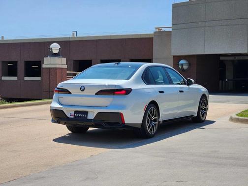 2025 BMW 740 i xDrive