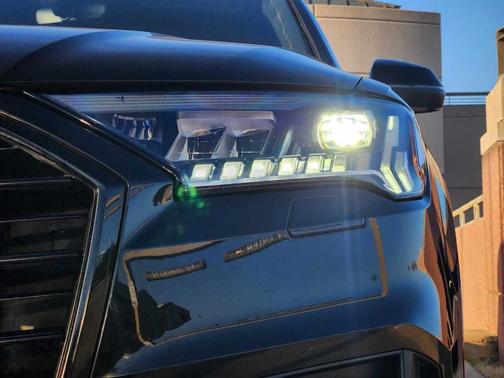 2023 Audi Q7 45 Premium Plus