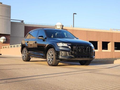 2023 Audi Q7 45 Premium Plus