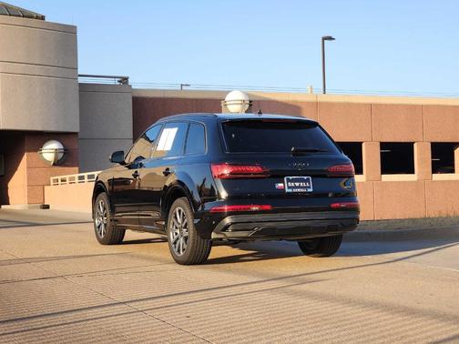 2023 Audi Q7 45 Premium Plus