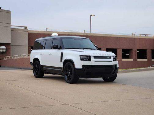 2025 Land Rover Defender P400 X-Dynamic SE