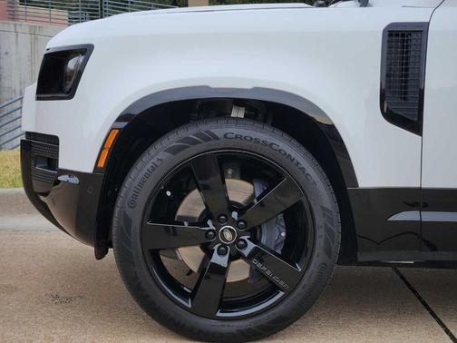 2025 Land Rover Defender P400 X-Dynamic SE