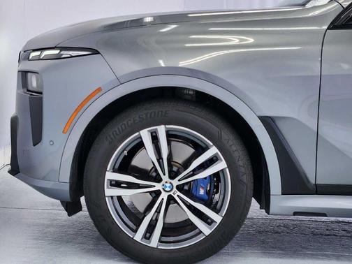 Gray Metallic 2025 BMW X7 M60i