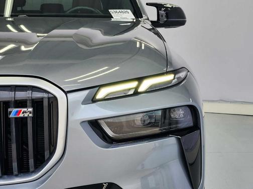 Gray Metallic 2025 BMW X7 M60i