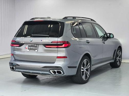 Gray Metallic 2025 BMW X7 M60i