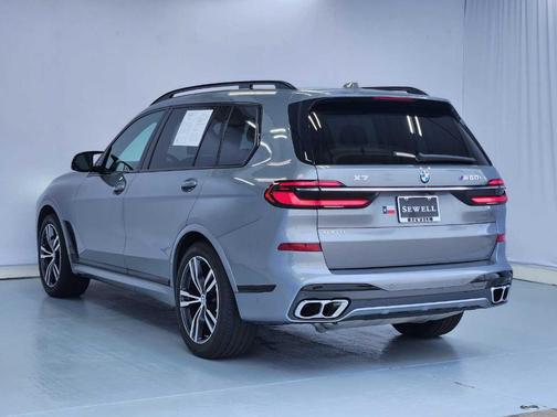Gray Metallic 2025 BMW X7 M60i