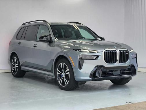 Gray Metallic 2025 BMW X7 M60i