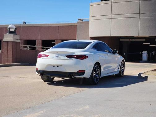 2022 INFINITI Q60 PURE