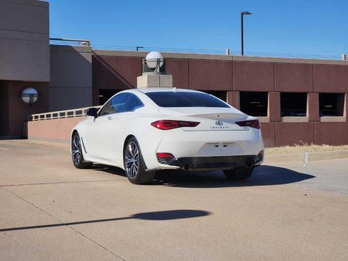 2022 INFINITI Q60 PURE