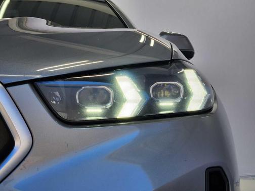 Gray Metallic 2024 BMW X6 xDrive40i