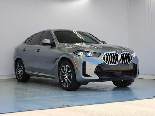 Gray Metallic 2024 BMW X6 xDrive40i