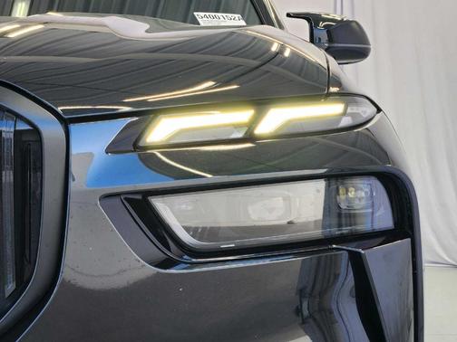 2024 BMW X7 M60i