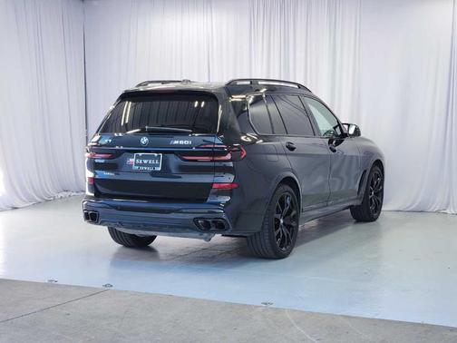 2024 BMW X7 M60i