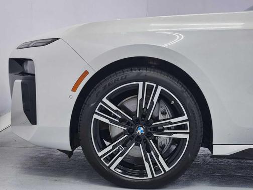 Mineral White Metallic 2023 BMW 740 i