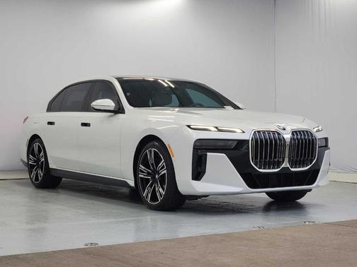 Mineral White Metallic 2023 BMW 740 i