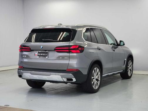 Gray Metallic 2026 BMW X5 sDrive40i