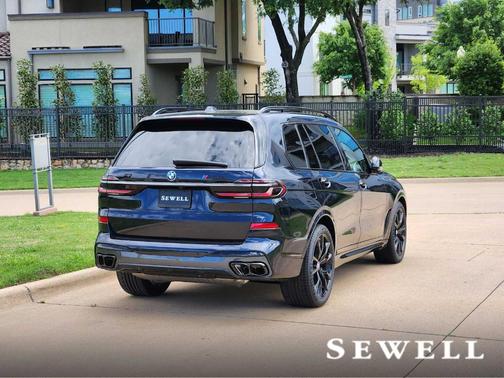 2025 BMW X7 M60i