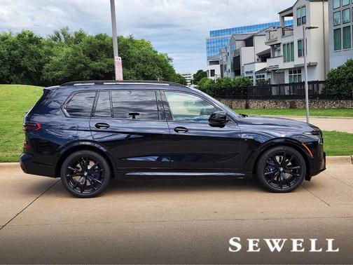 2025 BMW X7 M60i