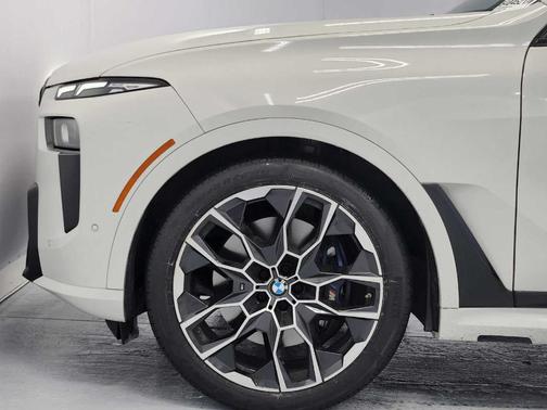Alpine White 2024 BMW X7 M60i