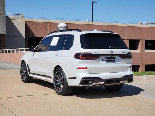 2025 BMW X7 xDrive40i