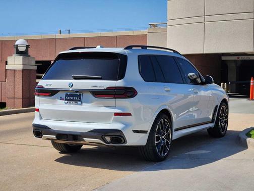 2025 BMW X7 xDrive40i