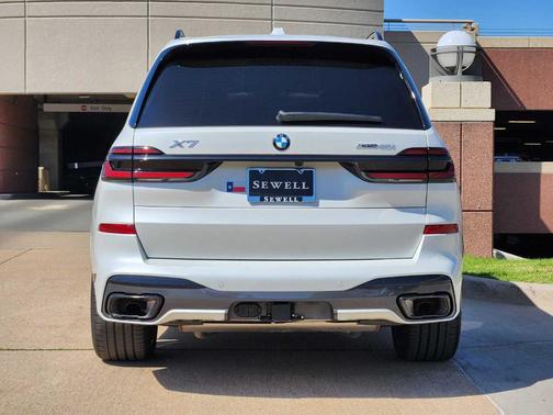 2025 BMW X7 xDrive40i