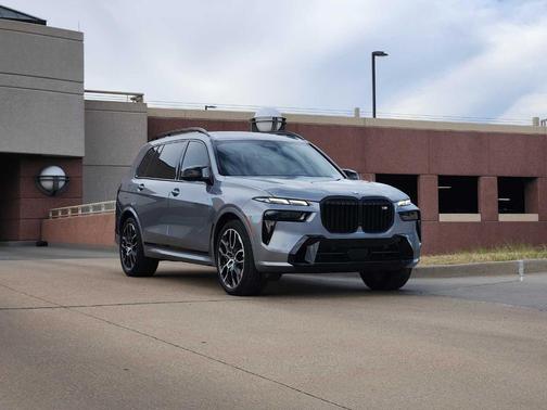 2025 BMW X7 M60i