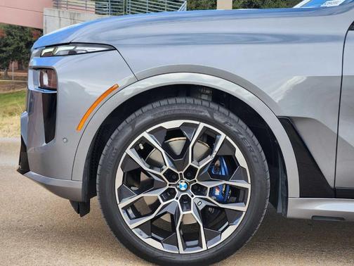 2025 BMW X7 M60i