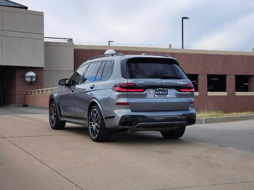 2025 BMW X7 M60i