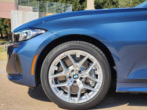 2025 BMW 330 i xDrive