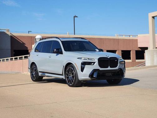 2025 BMW X7 M60i