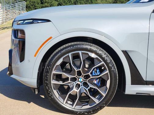 2025 BMW X7 M60i