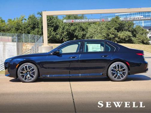 2025 BMW 760 760i xDrive