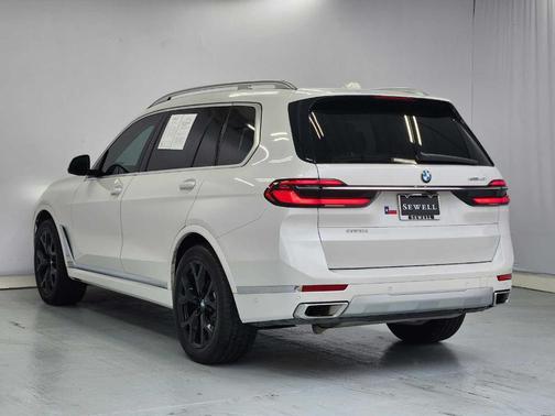 Mineral White Metallic 2024 BMW X7 xDrive40i