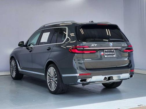 Gray Metallic 2025 BMW X7 xDrive40i