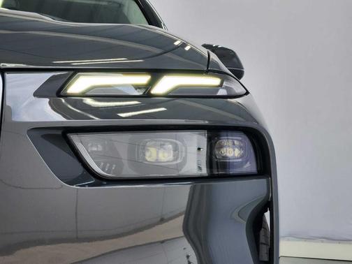 Gray Metallic 2025 BMW X7 xDrive40i